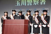 交通安全宣言を読み上げる辻野かなみ（左から3番目）。