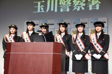 交通安全宣言を読み上げる辻野かなみ（左から3番目）。