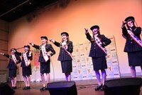 歌を披露する超ときめき♡宣伝部。