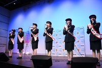 歌を披露する超ときめき♡宣伝部。