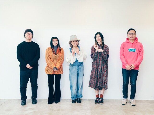 左から佐々木敦、柏木ひなた、えみこ先生、小林歌穂、南波一海。