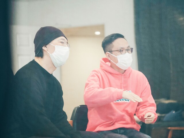 左から佐々木敦、南波一海。