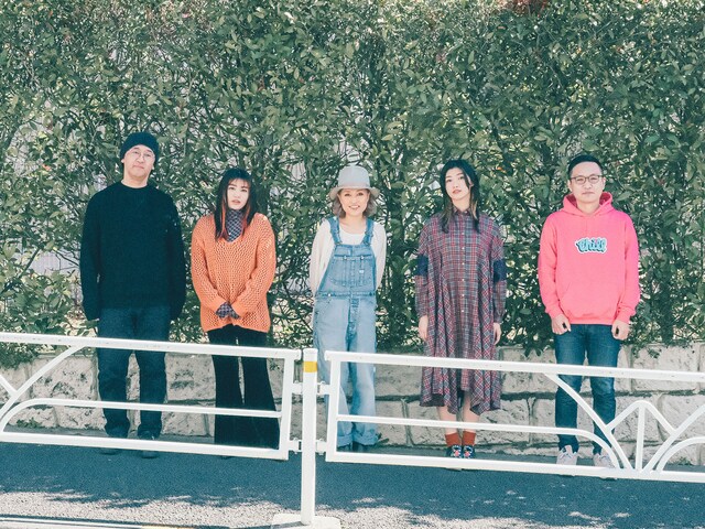 左から佐々木敦、柏木ひなた、えみこ先生、小林歌穂、南波一海。