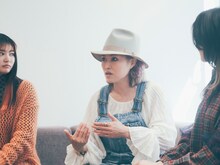 左から柏木ひなた、えみこ先生、小林歌穂。