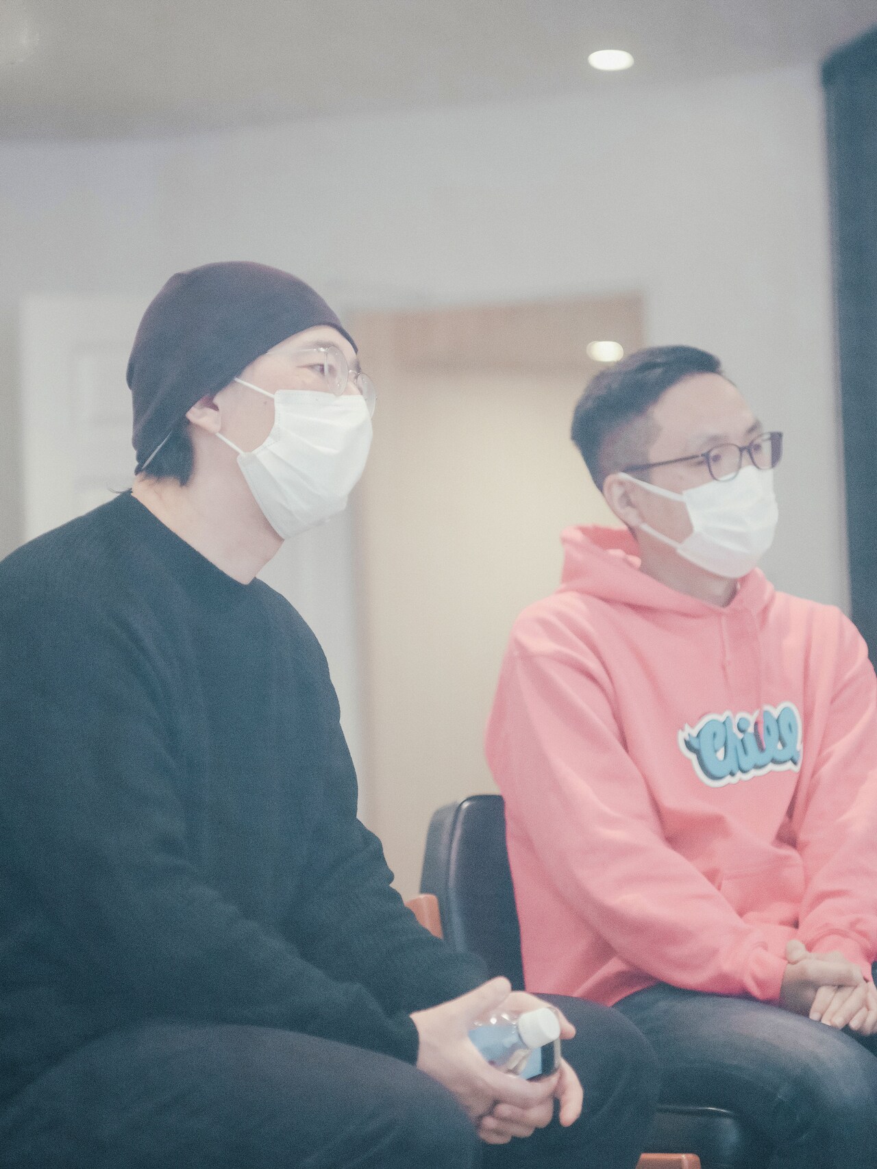 左から佐々木敦、南波一海。