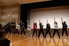 アユニ・D（BiSH）と候補生チーム。