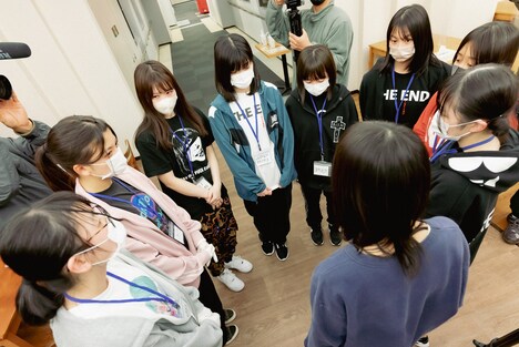 「WACK合同オーディション2022」6日目夜のチーム分けの様子。