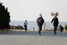 右から月ノウサギ（GANG PARADE）、MAHO EMPiRE（EMPiRE）、リンリン（BiSH）。