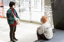 渡辺淳之介（WACK代表）と話すヒメカ・ナウカナ？。