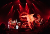 「THE ORAL CIGARETTES Hall Tour 2022『SUCK MY WORLD』」3月24日公演の様子。（撮影：ハタサトシ）