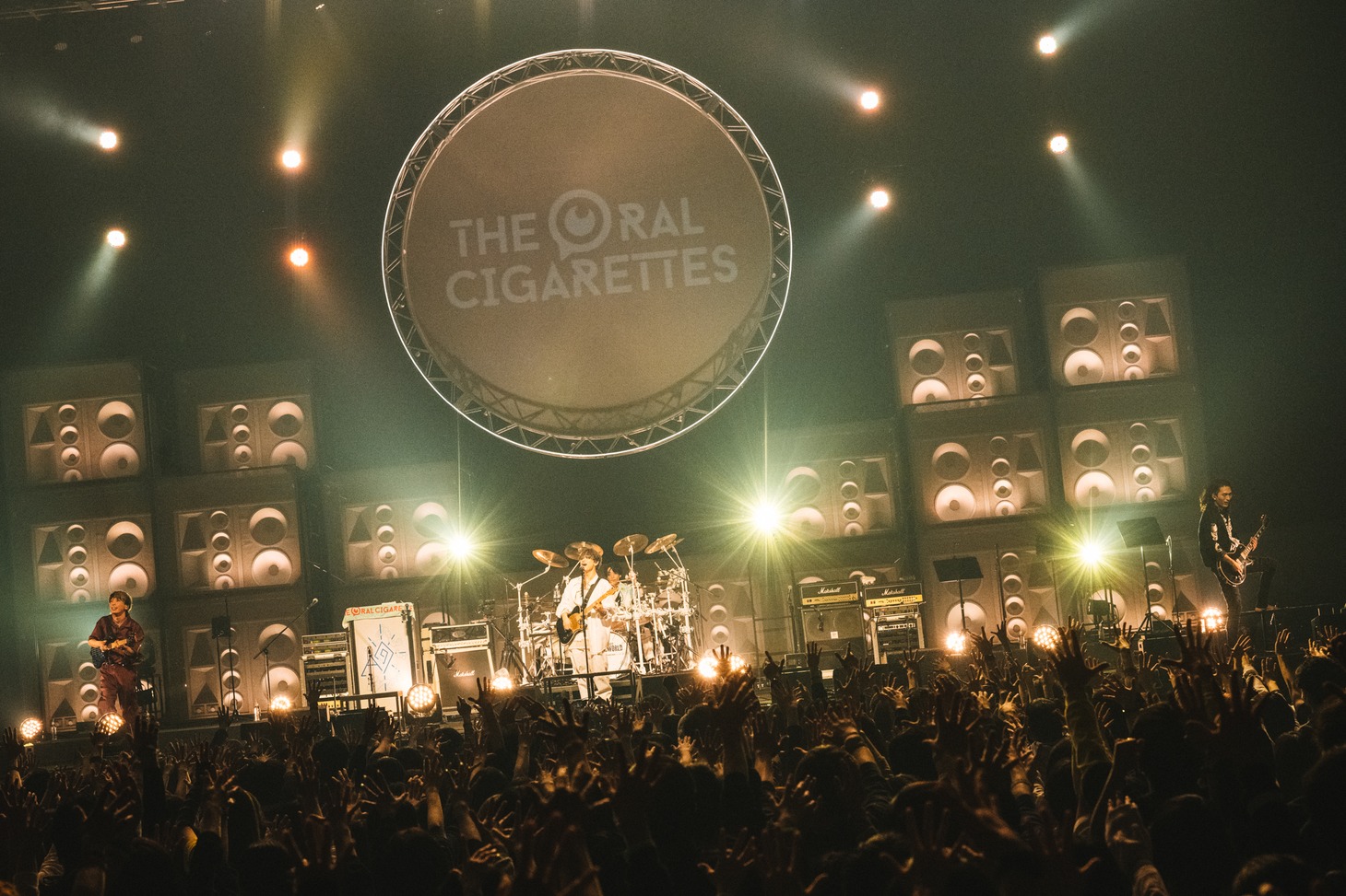 「THE ORAL CIGARETTES Hall Tour 2022『SUCK MY WORLD』」3月24日公演の様子。（撮影：ハタサトシ）