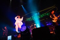 「THE ORAL CIGARETTES Hall Tour 2022『SUCK MY WORLD』」3月24日公演の様子。（撮影：ハタサトシ）