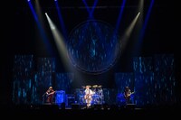 「THE ORAL CIGARETTES Hall Tour 2022『SUCK MY WORLD』」3月24日公演の様子。（撮影：ハタサトシ）