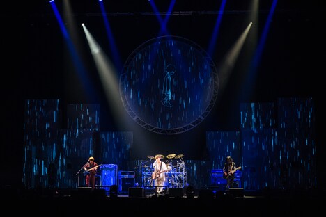 「THE ORAL CIGARETTES Hall Tour 2022『SUCK MY WORLD』」3月24日公演の様子。（撮影：ハタサトシ）