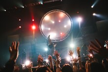 「THE ORAL CIGARETTES Hall Tour 2022『SUCK MY WORLD』」3月24日公演の様子。（撮影：ハタサトシ）