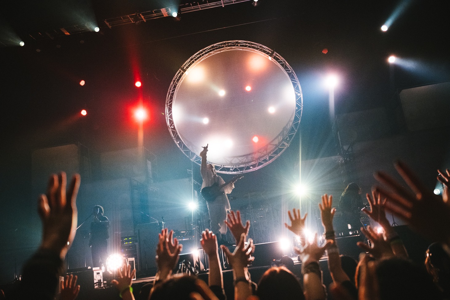 「THE ORAL CIGARETTES Hall Tour 2022『SUCK MY WORLD』」3月24日公演の様子。（撮影：ハタサトシ）