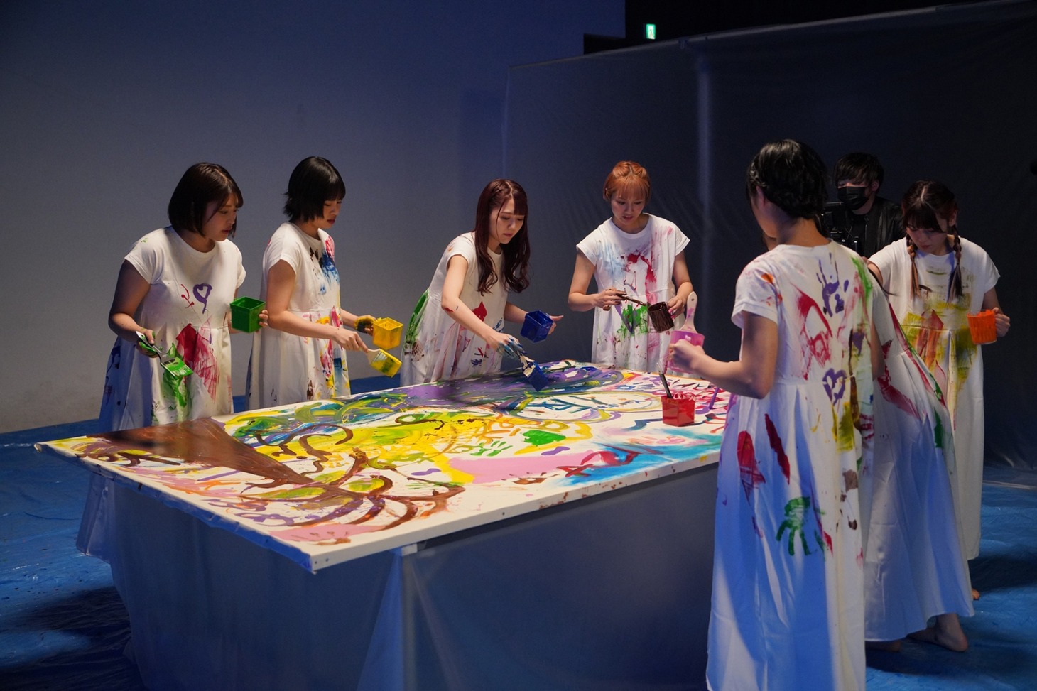 アップアップガールズ（仮）。ミュージックビデオ撮影の様子。