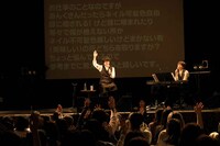 un:c「カフェ・ド・ナナイロ ～un:cアコースティックライブ2022～」夜公演の様子。