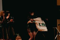 カナエデーモンを迎え入れるASP。