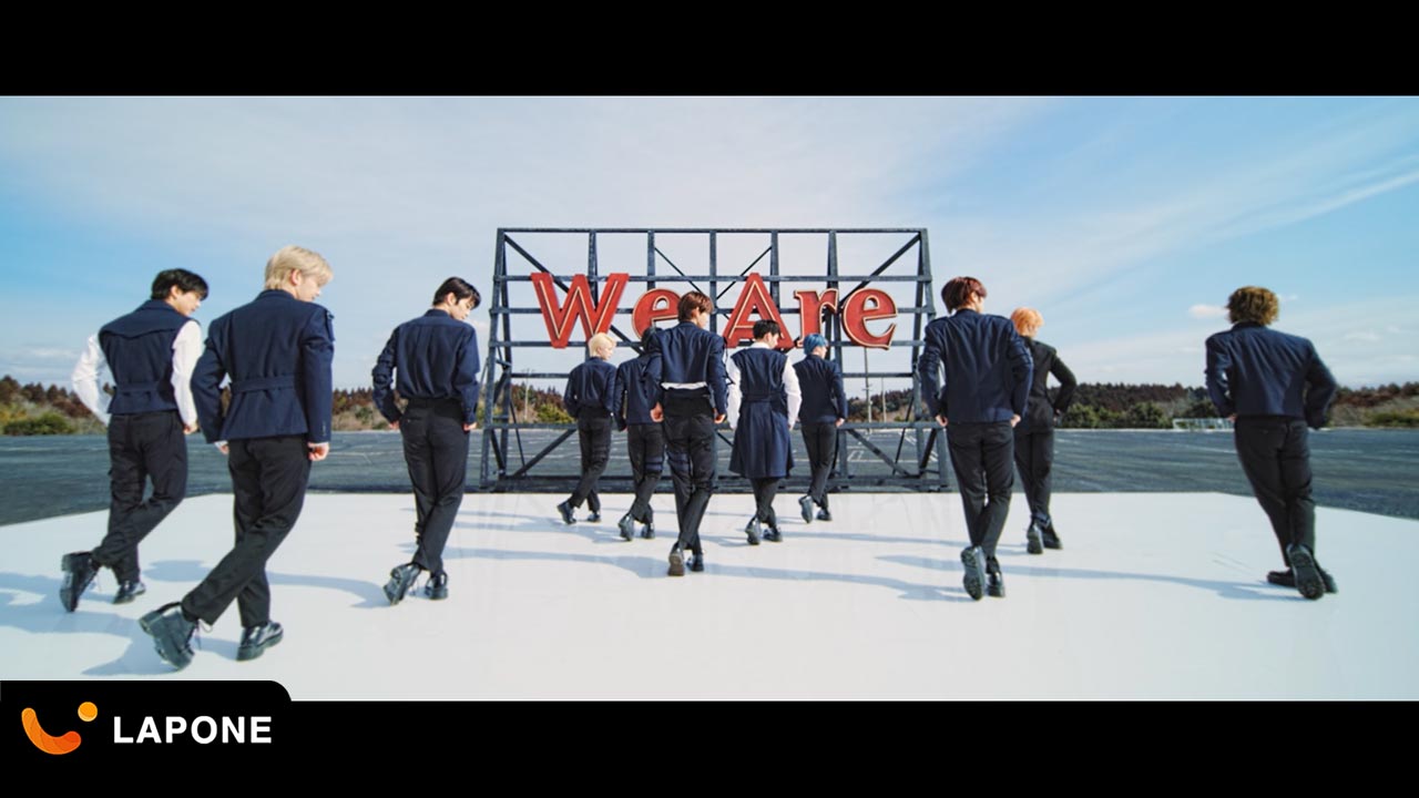 INI「We Are」ミュージックビデオより。