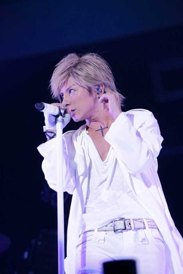 人気画像1位は「SOPHIAが9年ぶり復活！『また絶対会える』と約束した武道館で再始動ライブ」より、松岡充（Vo）。