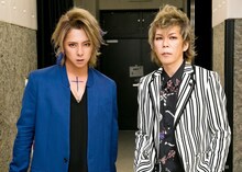 松岡充（Vo）、豊田和貴（G）。（撮影：堀卓朗）