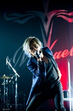 松岡充（Vo）（撮影：舞山秀一）