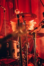 石原ロスカル（Dr）（撮影：taro mizutani）