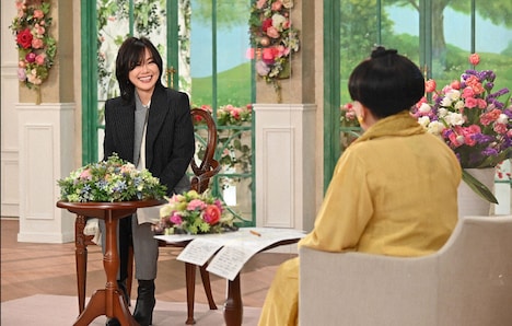 左から相川七瀬、黒柳徹子。 (c)テレビ朝日