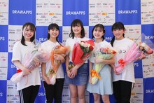 「DRAWAPPSオーディション2022」から生まれた新アイドルグループのメンバー。左からワカナ、レミ、ユイ、ミア、マリン。