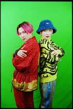 左からDEATHRO、田島ハルコ。