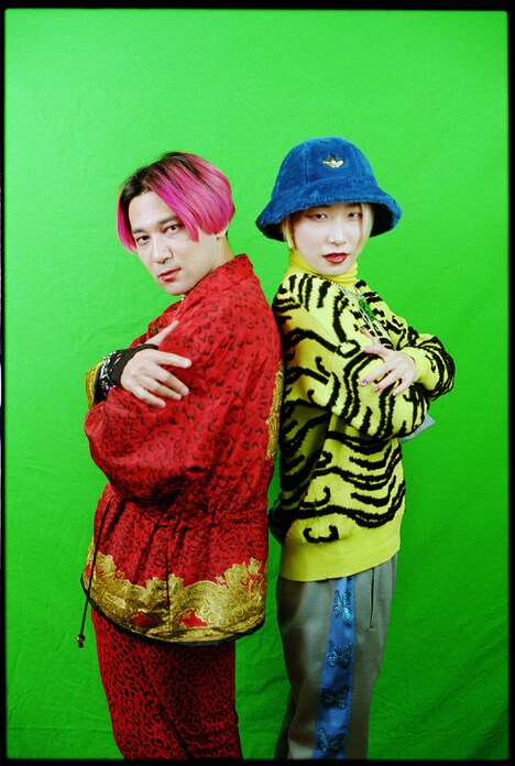 左からDEATHRO、田島ハルコ。