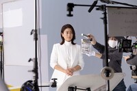 「インタビュー」編メイキング映像より。