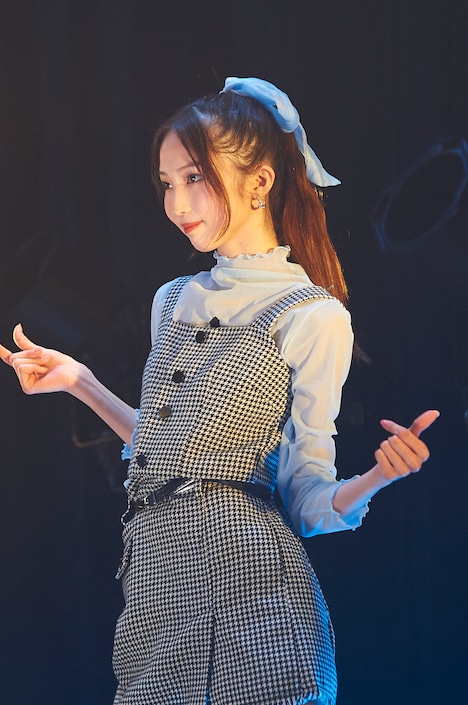 リーダーの佐々木杏莉。