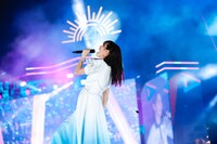 叫ぶ佐々木久美。（撮影：上山陽介）