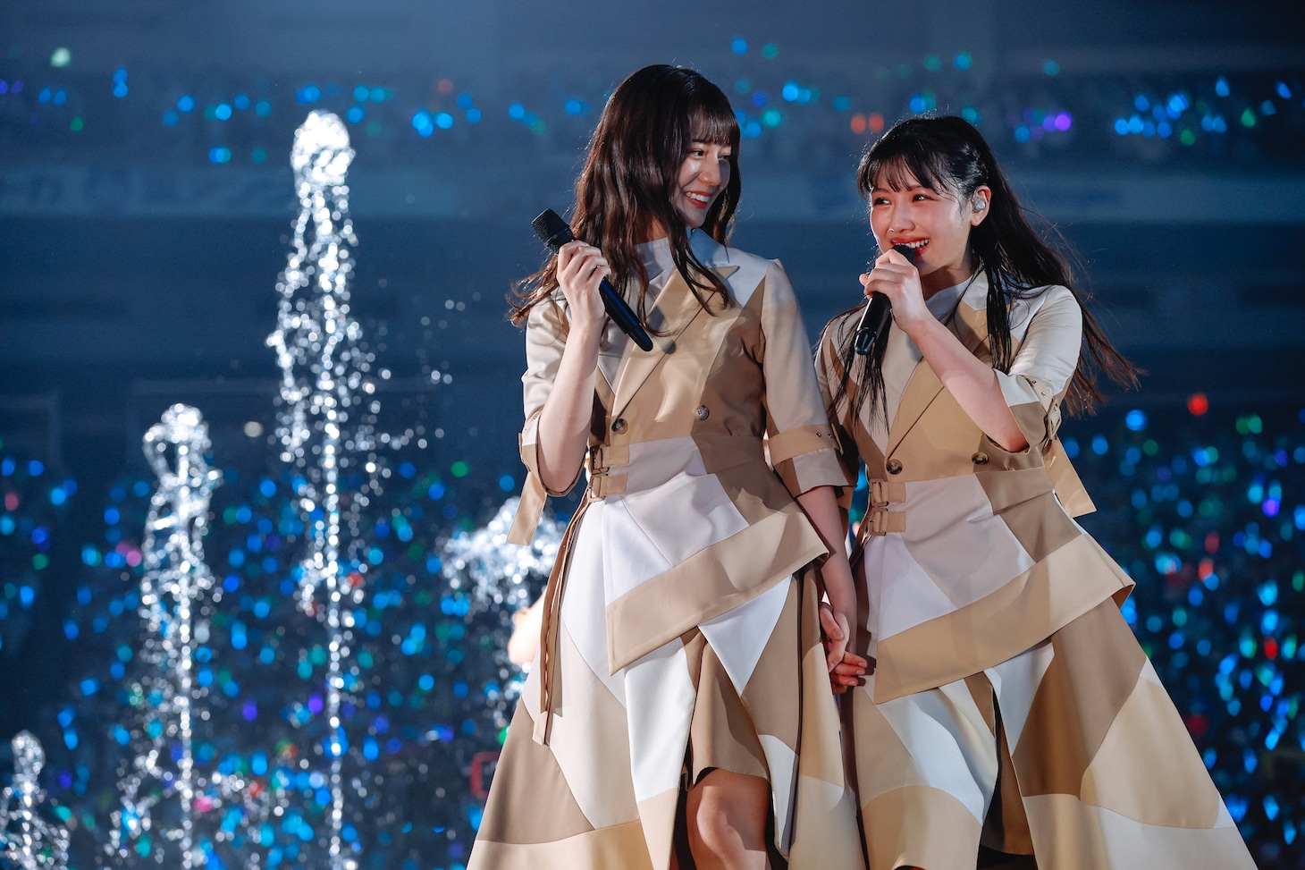 左から小坂菜緒、渡邉美穂。（撮影：上山陽介）