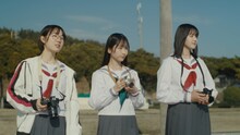 STU48のドラマミュージックビデオ「光は君に、あの日々に。」より。