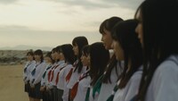 STU48のドラマミュージックビデオ「光は君に、あの日々に。」より。