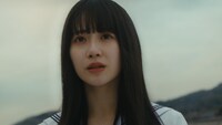 STU48のドラマミュージックビデオ「光は君に、あの日々に。」より。