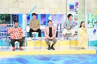 左からチャンカワイ（Wエンジン）、土田晃之、高橋茂雄（サバンナ）、上地雄輔、アンミカ。(c)TBS