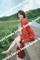 乃木坂46 樋口日奈 1st写真集「恋人のように」SHIBUYA TSUTAYAパネル展特典ポストカードサンプル画像（撮影：前康輔）