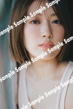 乃木坂46 樋口日奈 1st写真集「恋人のように」SHIBUYA TSUTAYAパネル展特典ポストカードサンプル画像（撮影：前康輔）