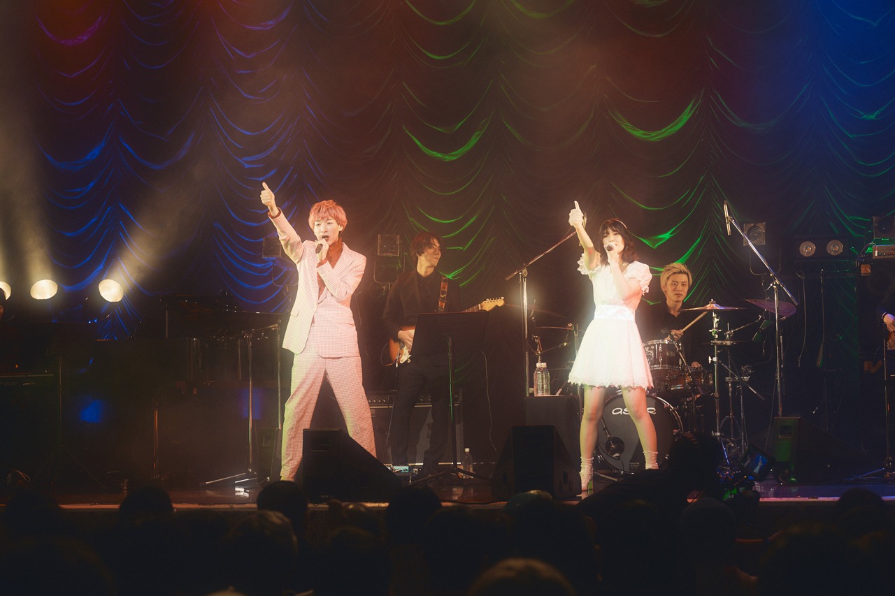 左からゆっきゅん、矢川葵。（撮影：稲垣謙一）