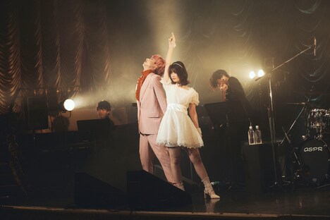 左からゆっきゅん、矢川葵。（撮影：稲垣謙一）