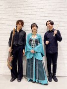 ヒグチアイ(中央)。