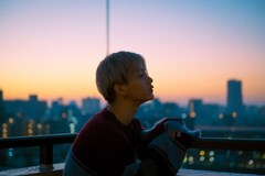 くじらが新曲「抱きしめたいほど美しい日々に」を本日配信、今夜MVのプレミア公開も