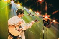 吉田結威（G, Vo）（撮影：松本いづみ）