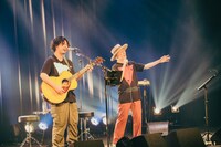 吉田山田（撮影：松本いづみ）