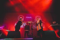 決勝戦の様子。左からNERVE、shin。