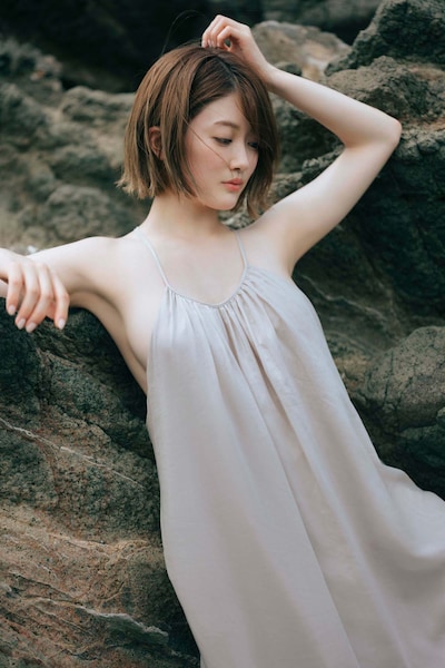 乃木坂46 樋口日奈 1st写真集「恋人のように」より。（撮影：前康輔）